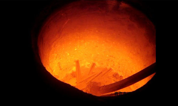 中頻感應(yīng)加熱爐-耗能低、零污染加溫效率高(圖1)