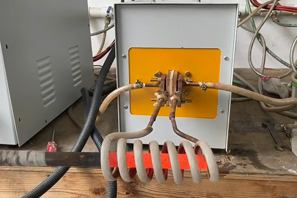 高頻感應加熱設備，根據(jù)工藝要求選擇功率和頻率