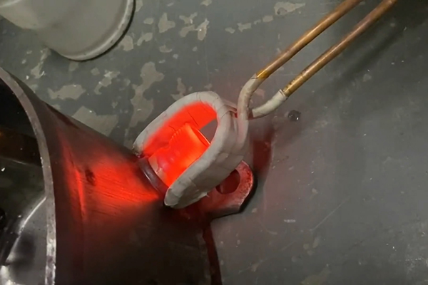 手持式高頻焊機，高頻加熱機它不單可以焊接銅管，還可以做熱處理