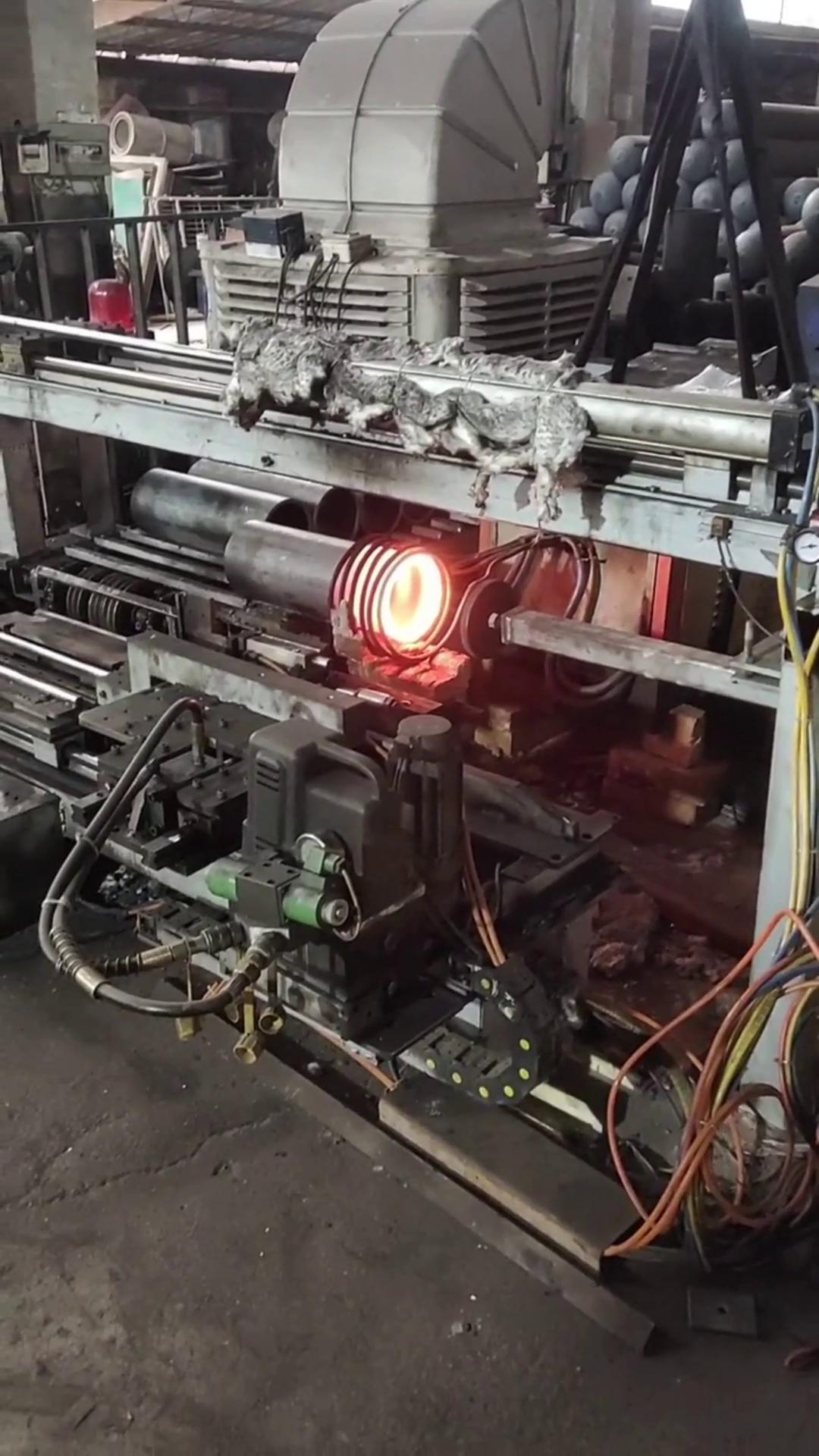 高頻感應(yīng)加熱設(shè)備 鋼管縮口工藝 可以根據(jù)工藝要求實現(xiàn)封口擴口等