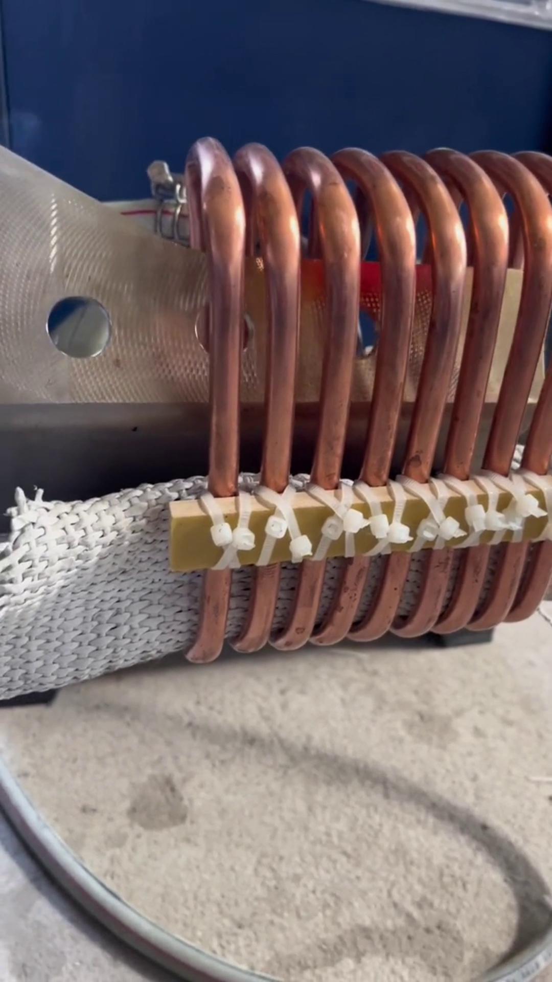 說(shuō)實(shí)話 我也不知道這個(gè)是什么工件 但他們我知道它是用超音頻感應(yīng)加熱設(shè)備能加熱的金屬