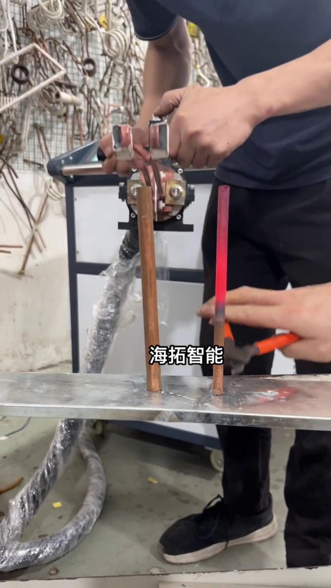 銅管加熱退火有難度嗎？沒有！只要用了海瑞拓智能感應加熱設備，什么淬火退火加熱焊接一切都不是問題。 