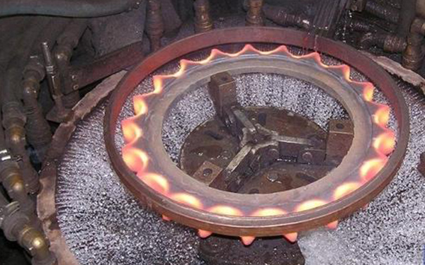 齒輪高頻淬火相較于傳統(tǒng)淬火方法具有顯著優(yōu)勢(圖2)