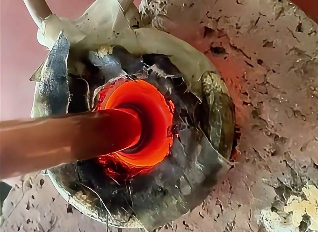 高頻機(jī)焊接銅管具有高效、高質(zhì)量、操作簡便和環(huán)保節(jié)能等優(yōu)點(diǎn)，因此在銅管焊接領(lǐng)域得到了廣泛應(yīng)用。