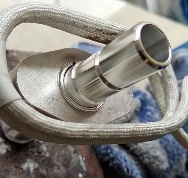 鋁儲(chǔ)液器的焊接，尤其是鋁管的焊接，通常采用高頻焊接機(jī)進(jìn)行(圖1)