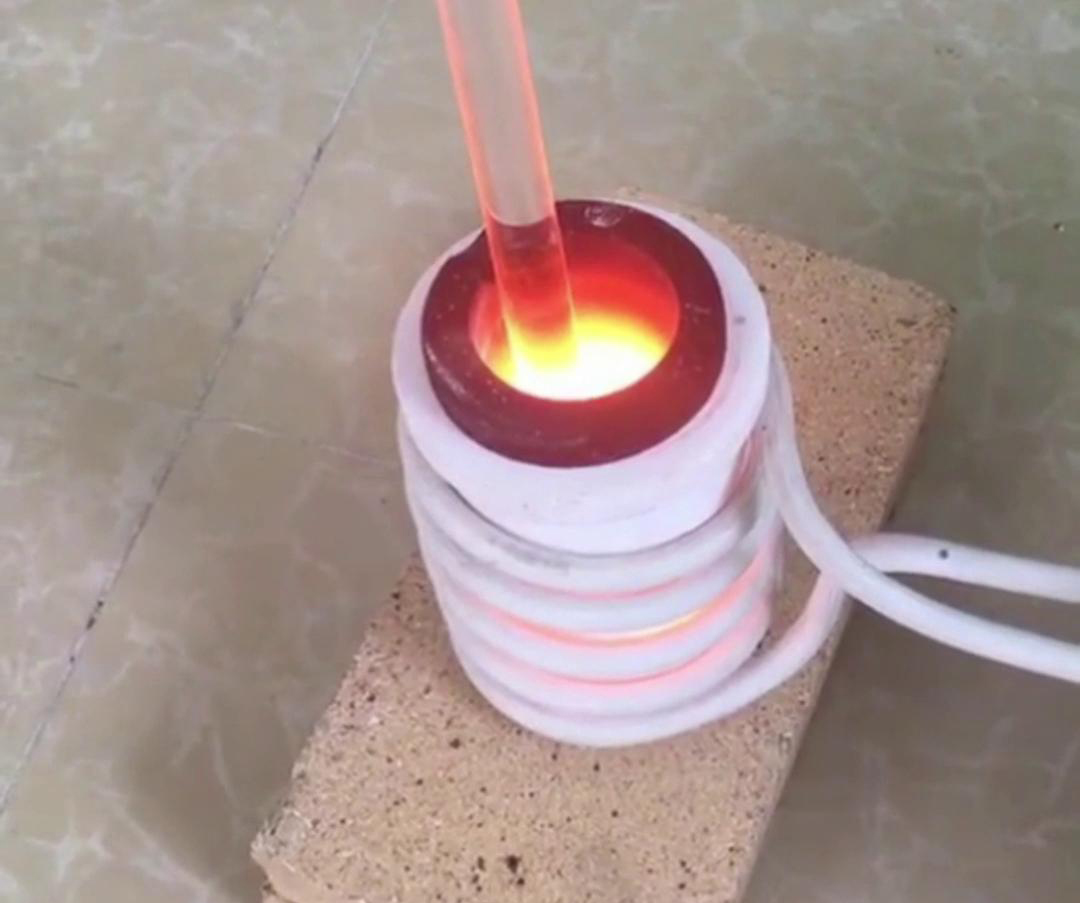 客戶現(xiàn)場(chǎng)下單直觀反映了高頻熔煉爐在熔煉中的優(yōu)勢(shì)