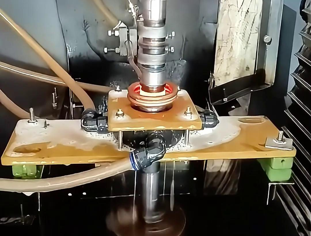高頻淬火機(jī)床在軸分段加熱淬火中具有顯著的優(yōu)勢和應(yīng)用價(jià)值