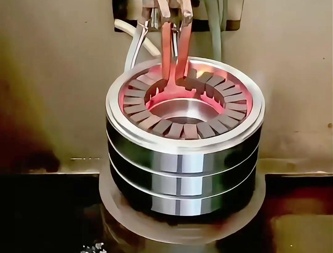 高頻淬火機(jī)床輕松實(shí)現(xiàn)了內(nèi)孔自動化淬火