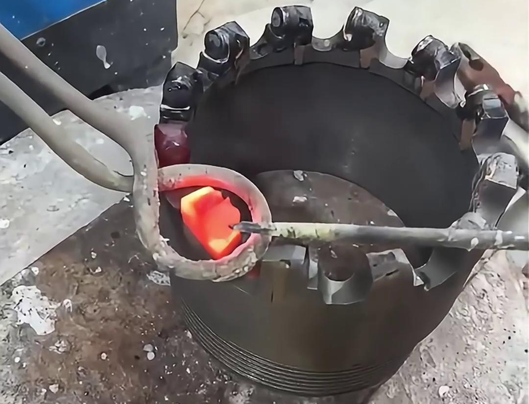使用高頻焊機(jī)對(duì)鉆頭合金進(jìn)行焊接，需要遵循一系列步驟來確保完成焊接