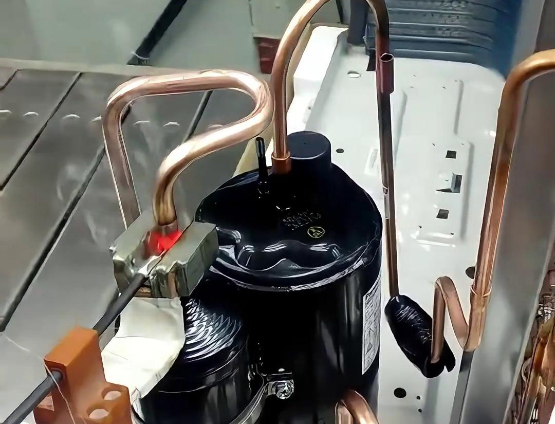 用手持式高頻焊機(jī)對空調(diào)壓縮機(jī)銅管焊接