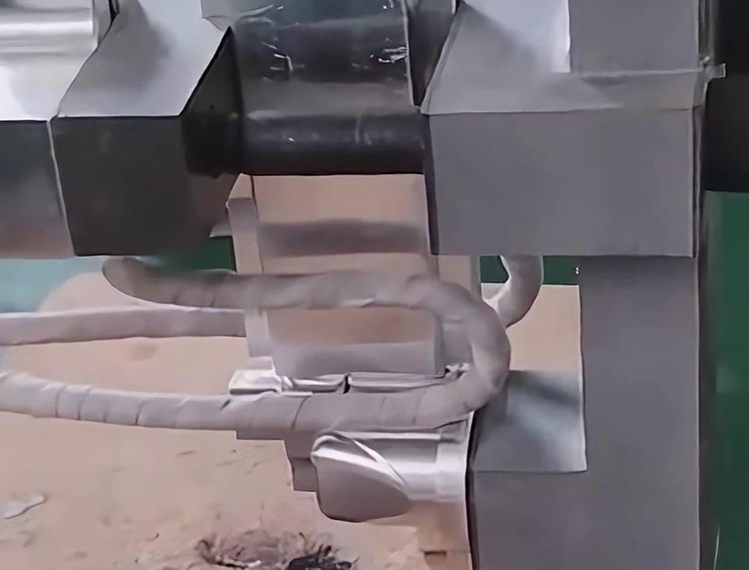 手持式高頻釬焊機(jī)對異型鋁件釬焊焊接