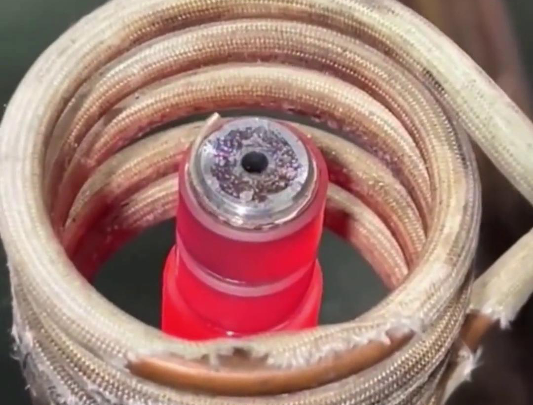 高頻釬焊機(jī)適用于不銹鋼焊接工藝，如管道、容器、結(jié)構(gòu)件等