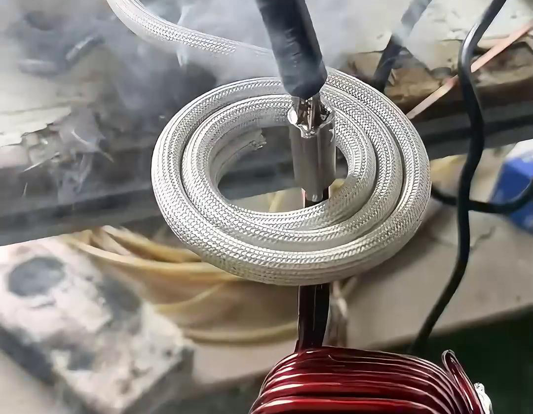 高頻焊接機(jī)對變壓器的引腳或焊點(diǎn)充分錫焊
