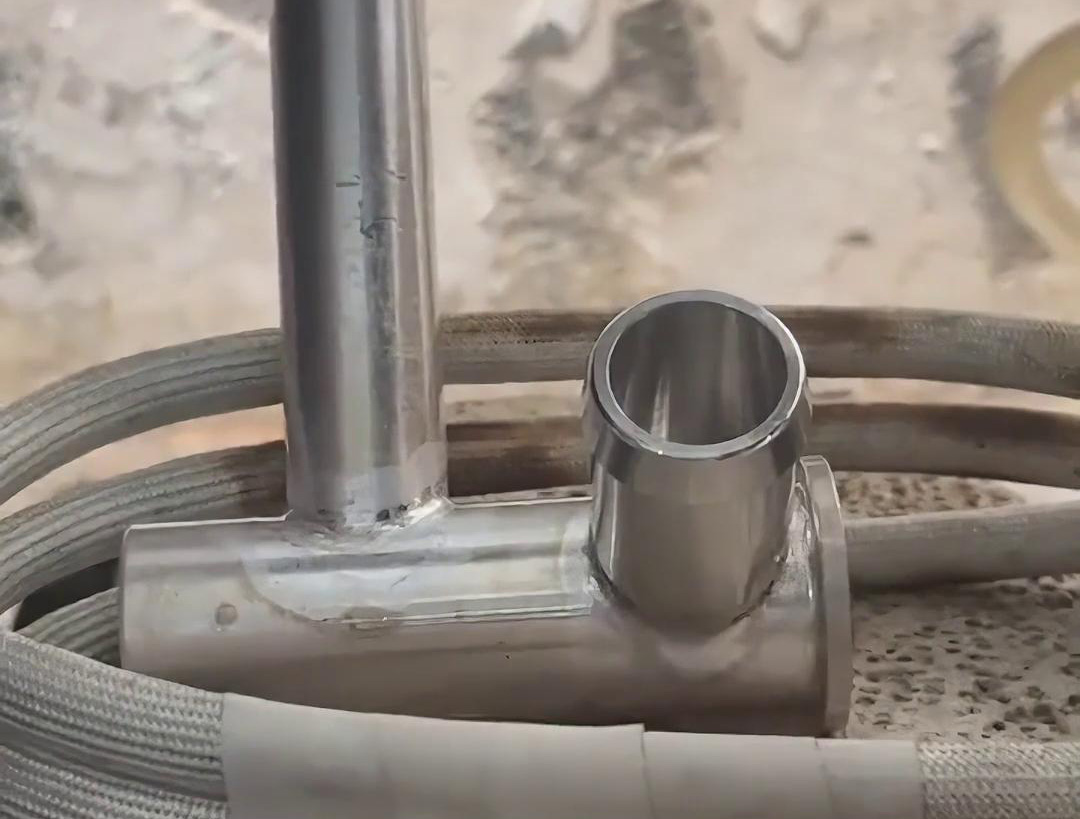 汽車(chē)空調(diào)管路鋁壓板，鋁管鋁件感應(yīng)焊接選擇高頻焊接機(jī)完成