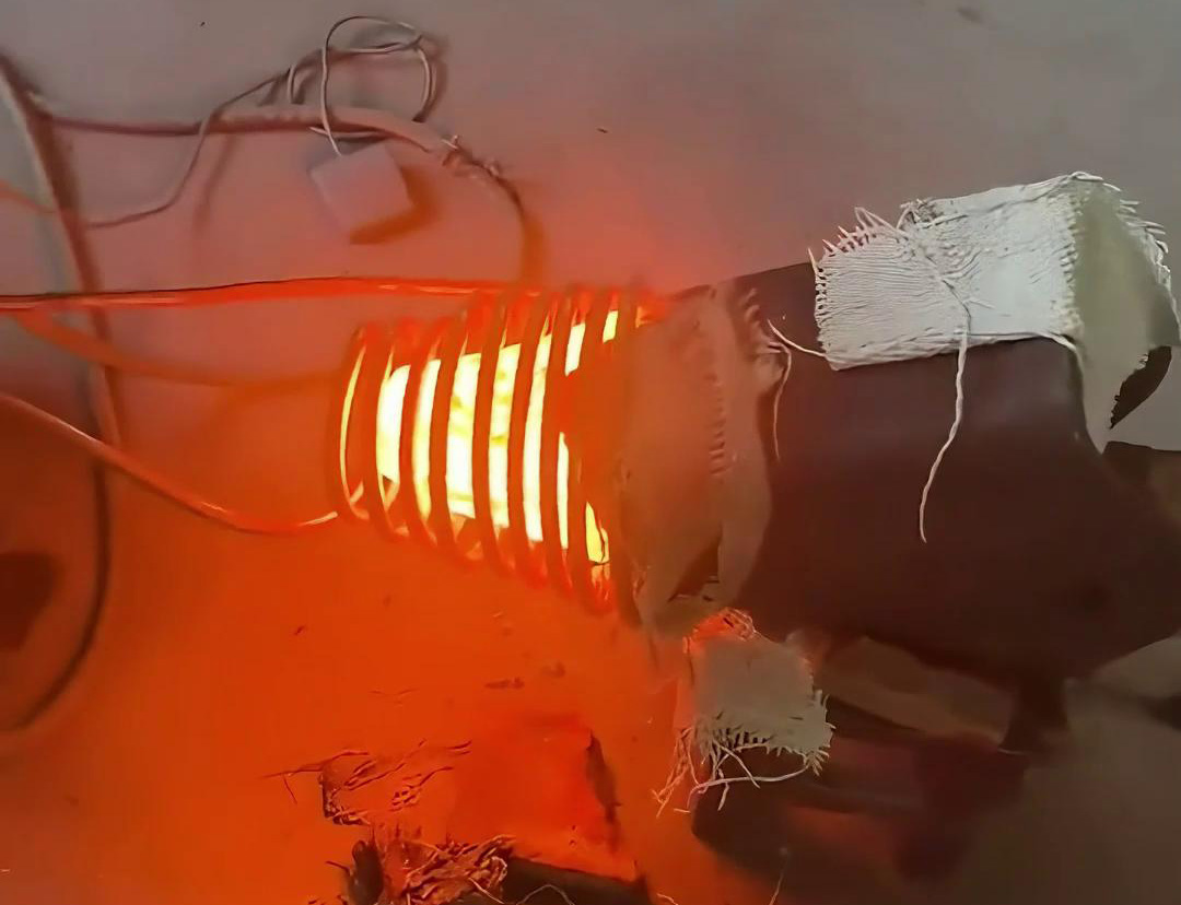 超音頻加熱機(jī)對挖掘機(jī)斗齒的加熱處理