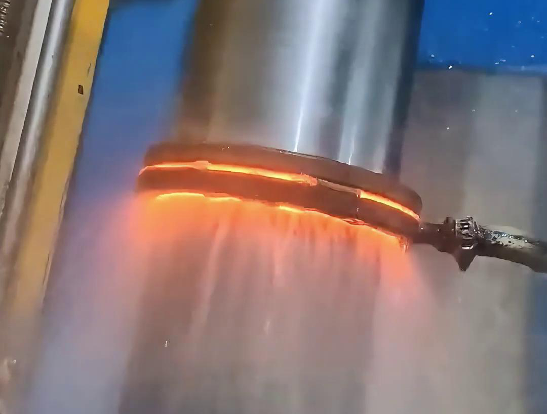 自動化淬火設(shè)備在金屬加工行業(yè)中扮演著至關(guān)重要的角色