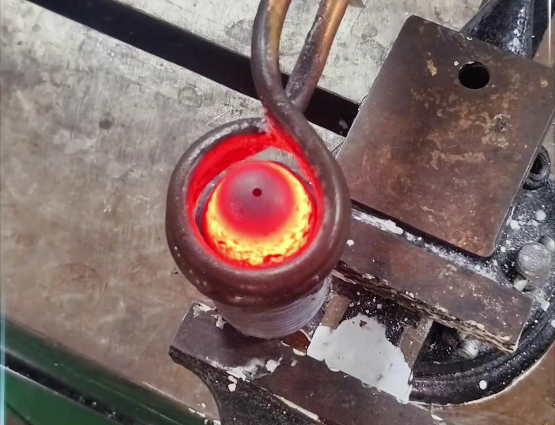 端面加熱既可以選擇普通款高頻加熱機(jī)實(shí)現(xiàn)，也可以選擇手持式高頻加熱機(jī)