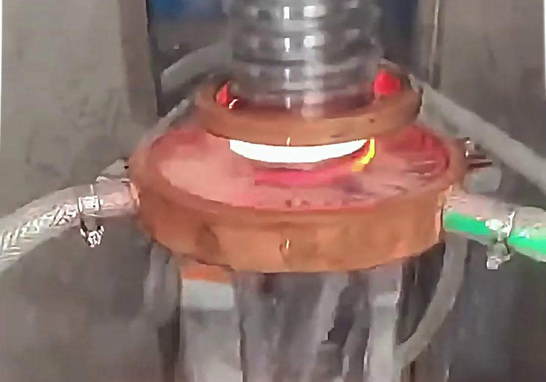 高頻絲桿淬火是一種針對絲桿類工件進(jìn)行表面淬火的熱處理工藝