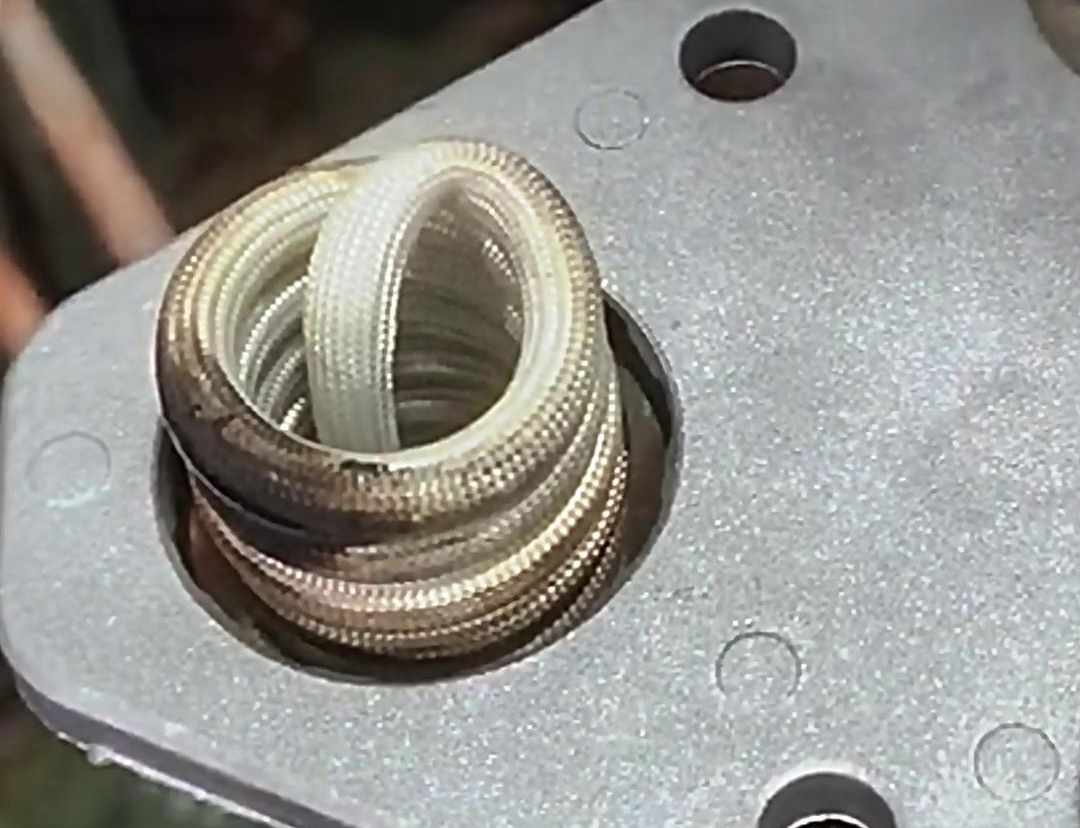 高頻加熱機(jī)結(jié)合定制感應(yīng)加熱線圈在鋁板內(nèi)孔加熱熱裝配方面展現(xiàn)出了顯著的優(yōu)勢