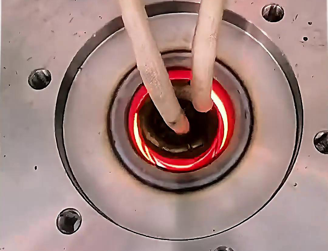 內(nèi)孔高頻加熱是一種利用高頻電磁場對物體內(nèi)部孔道進(jìn)行加熱的技術(shù)
