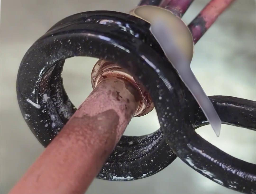 手持式高頻焊機(jī)，可以人工操作對(duì)分液器銅管焊接