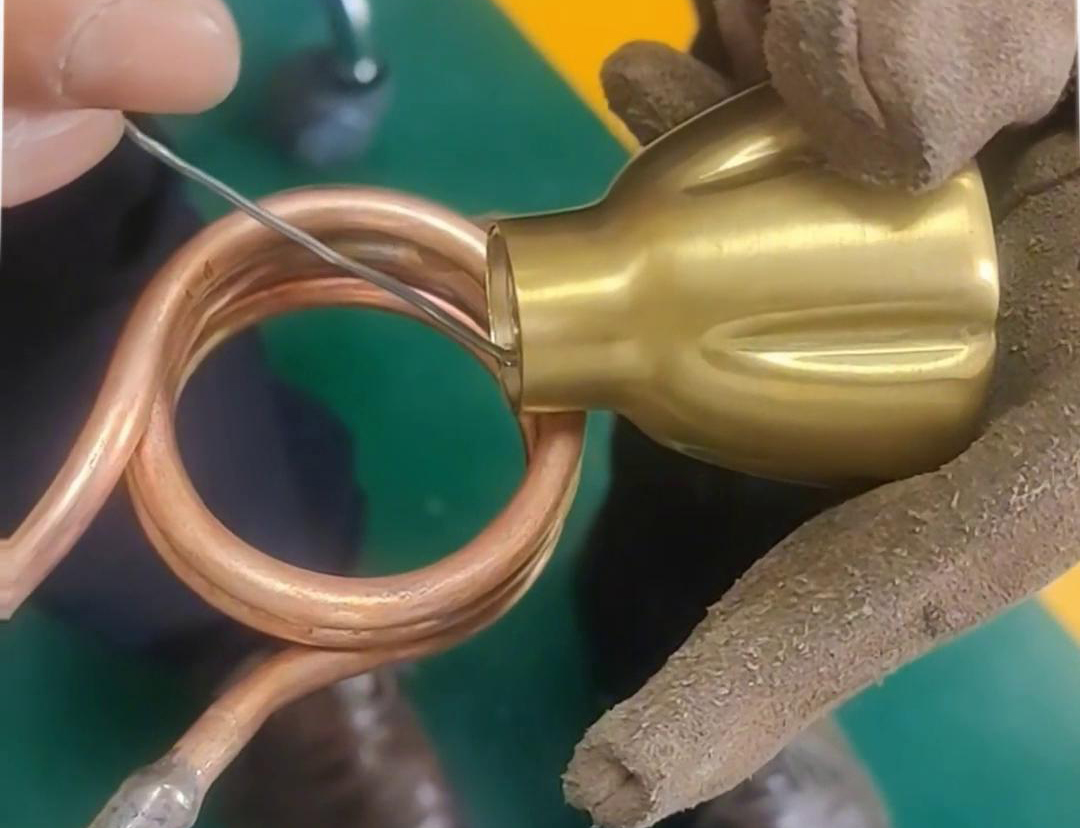 高頻焊機(jī)適用于各類常見銅件鋁件焊接，不管是標(biāo)準(zhǔn)件還是非標(biāo)的異型件