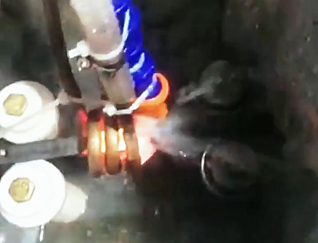 全自動(dòng)臥式中頻淬火機(jī)床：軸類工件高效淬火的智能解決方案(圖4)