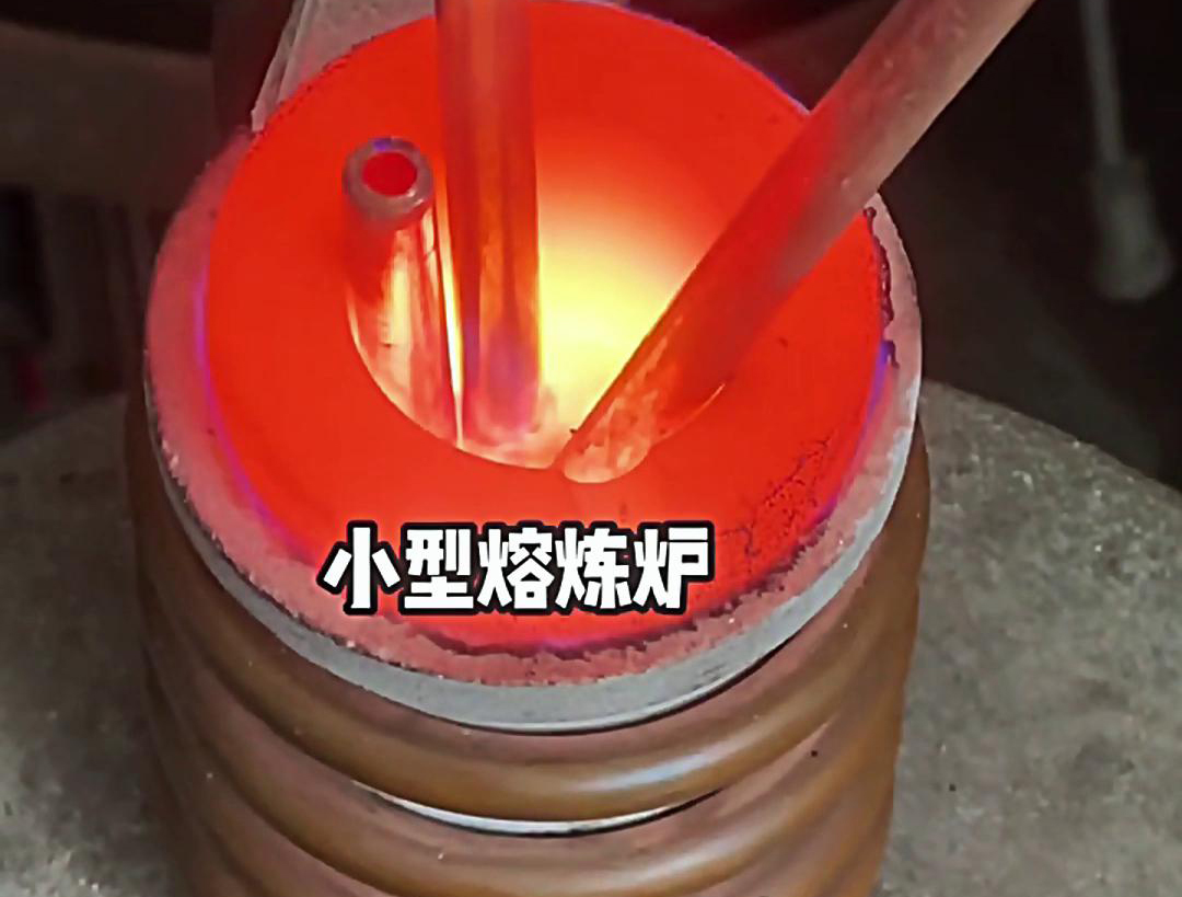 海瑞拓小型高頻熔煉爐的用途遠不止于熔煉銀粉，還用來熔金、銅、鉛等多種金屬