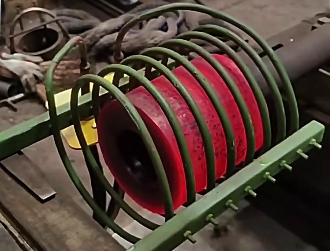 海瑞拓高頻感應(yīng)加熱設(shè)備為鋼件熱套工藝帶來了革新(圖1)