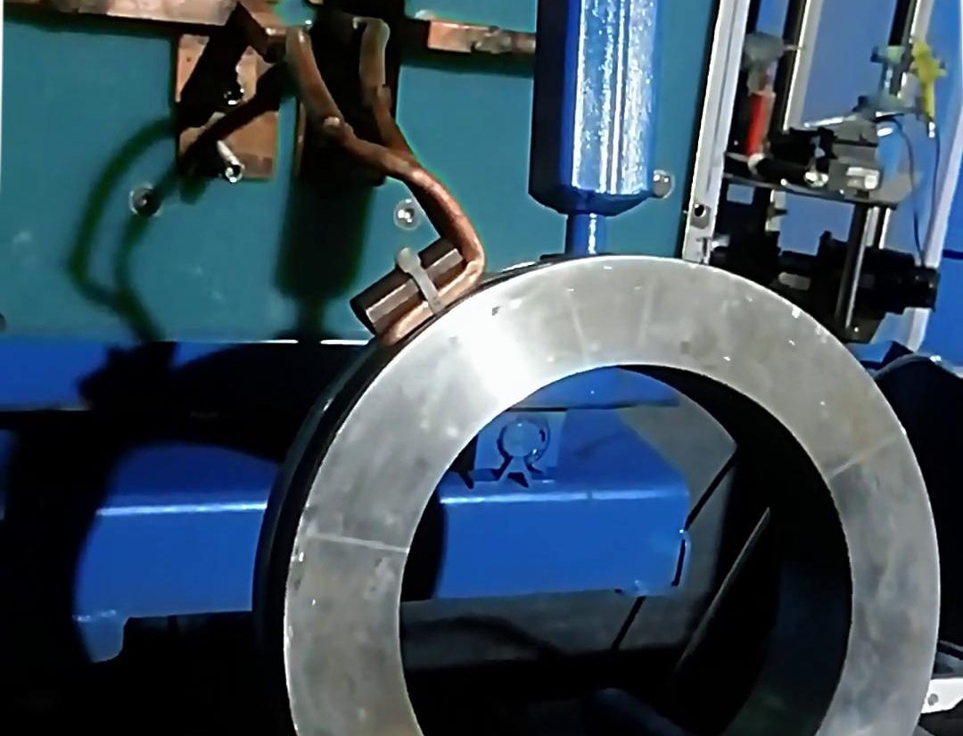 海瑞拓高頻淬火機床：軌道輪生產(chǎn)的高效利器