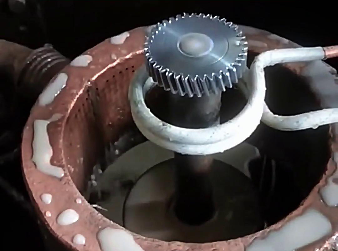 齒輪高頻淬火，其加熱速度快，氧化脫碳少