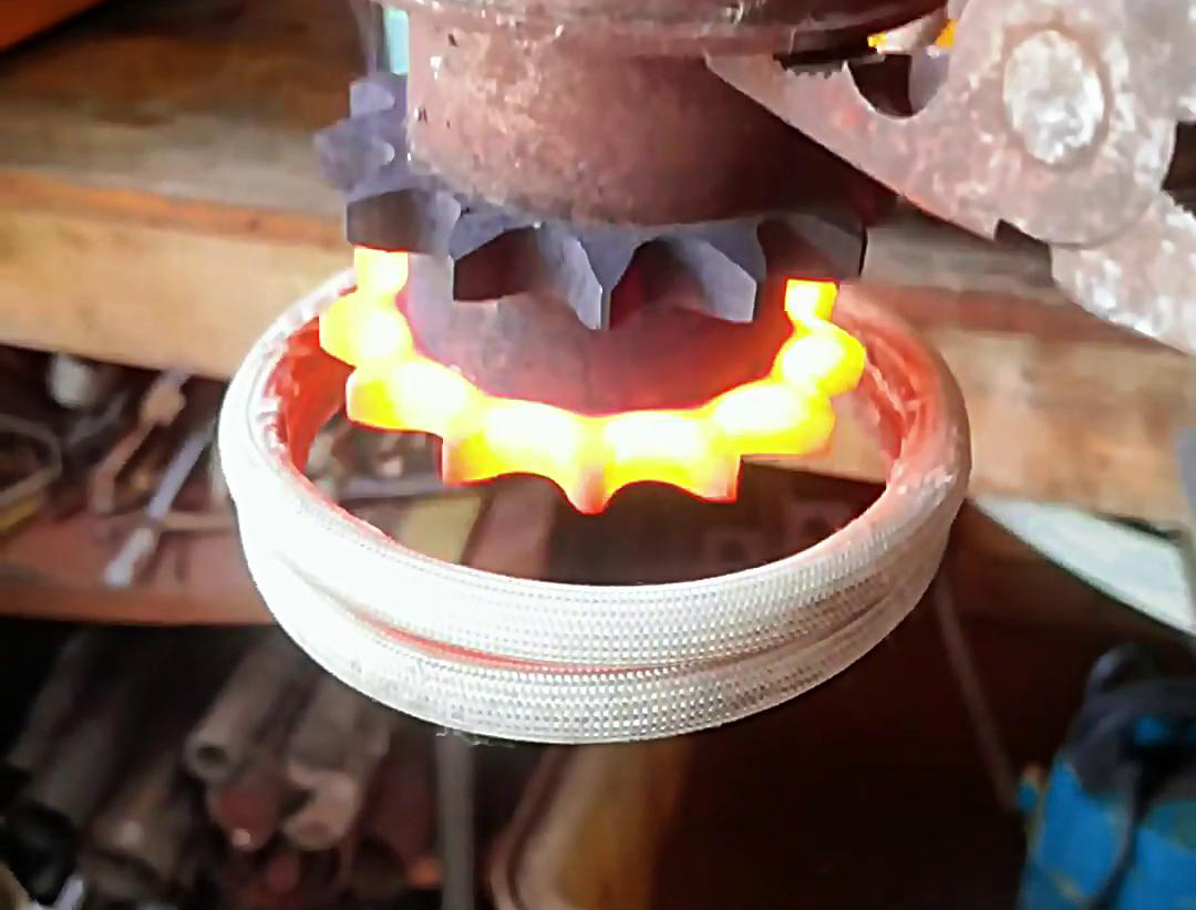 海瑞拓高頻淬火設備助力雙排鏈輪淬火生產(chǎn)