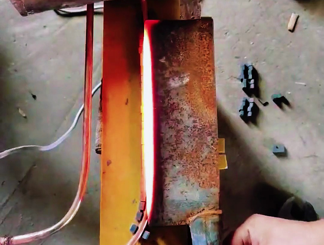 高頻淬火機(jī)對(duì)菜刀刃口性能的優(yōu)化：硬度提升與耐用性保障(圖3)