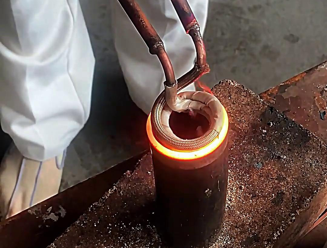 手持式高頻加熱機(jī)工業(yè)生產(chǎn)模式向“靈活、高效、綠色”轉(zhuǎn)型的標(biāo)志性設(shè)備