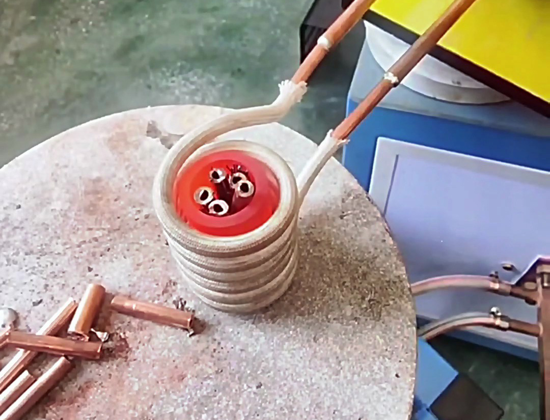 220V 小型高頻熔煉爐：2 公斤銅塊熔煉的實踐應(yīng)用(圖3)