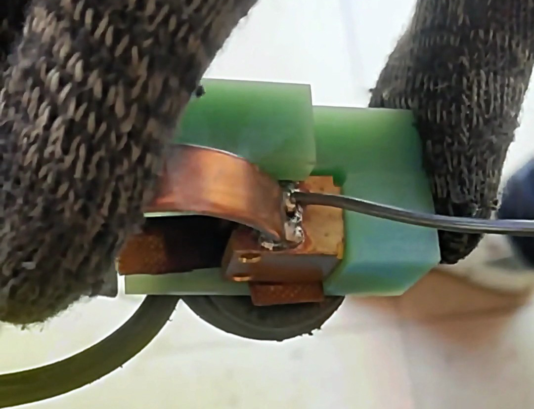 異形銅件錫焊焊接有難度，那么可以試試使用高頻焊接機