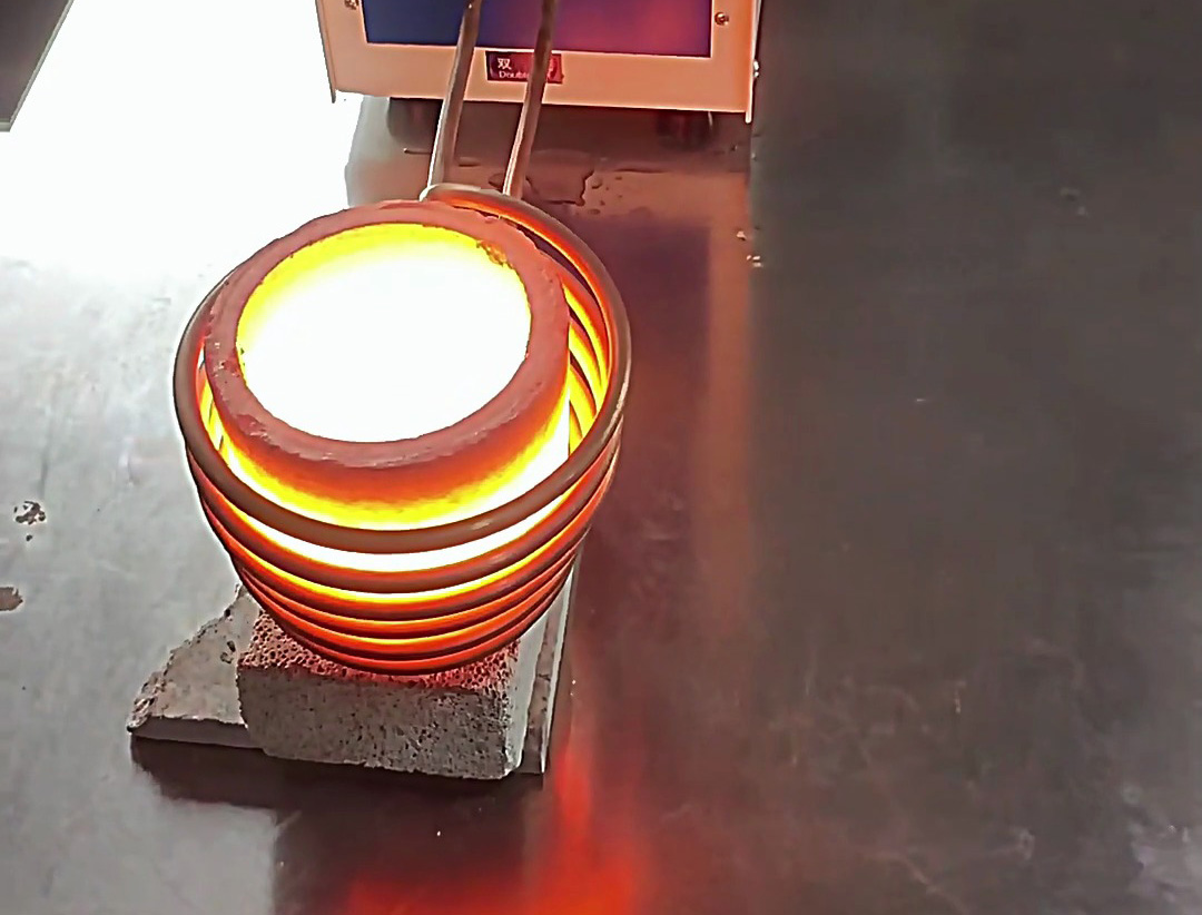 220V 小型高頻熔煉爐：2 公斤銅塊熔煉的實踐應(yīng)用(圖2)