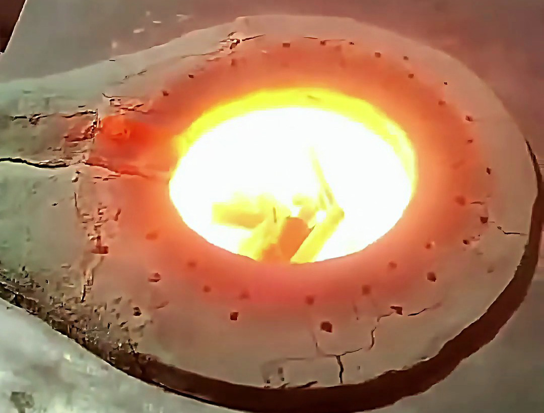 25kW 中頻感應(yīng)熔煉爐：20 公斤廢鐵高效回收解決方案(圖1)