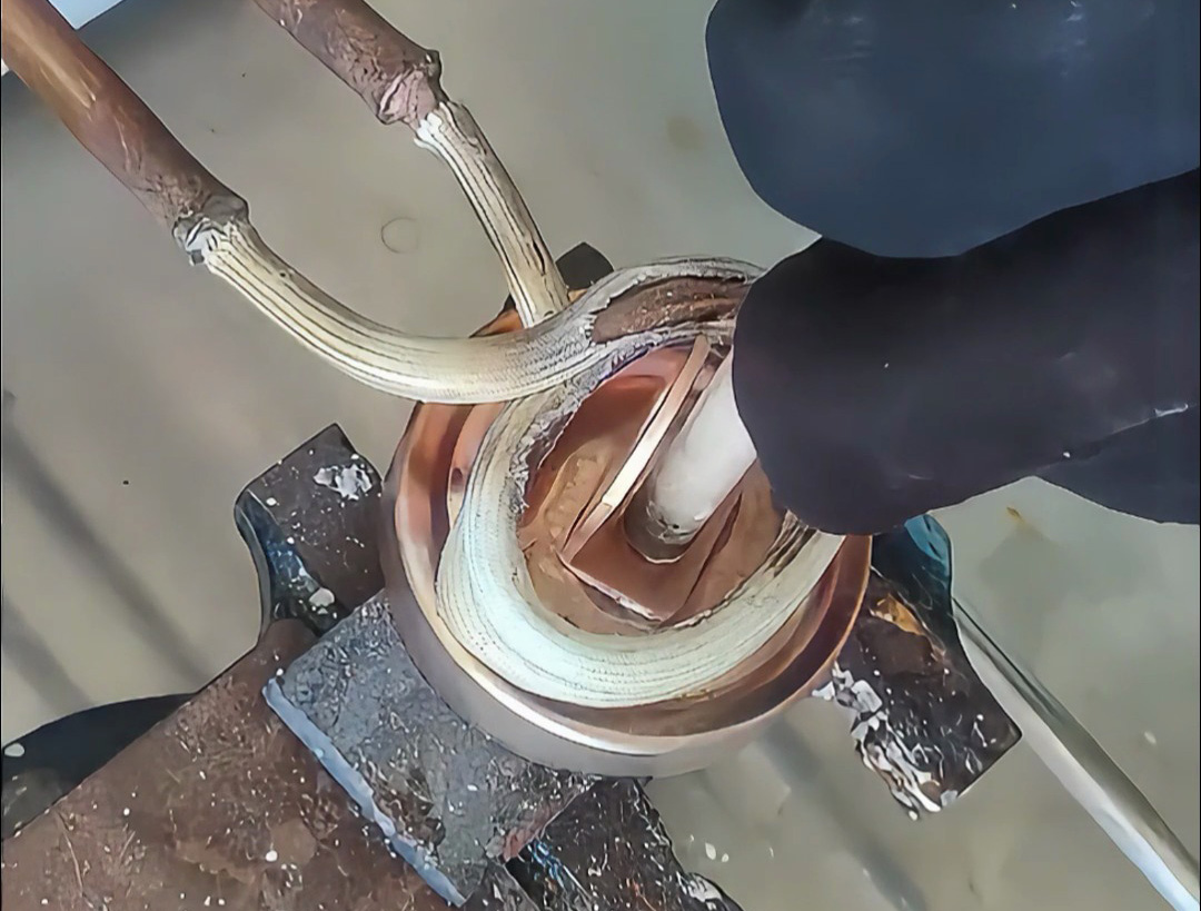 黃銅件使用高頻焊機(jī)焊接試驗(yàn)過(guò)程