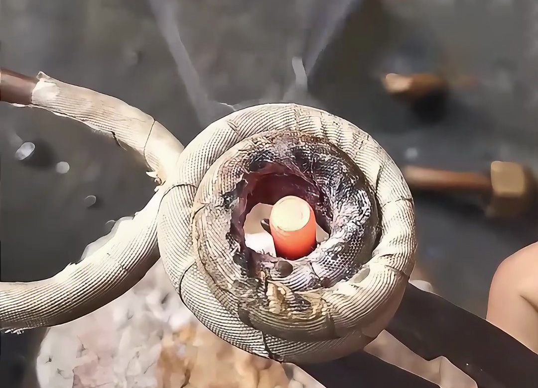 6毫米銅鑼桿遇上高頻加熱機(jī)，結(jié)果讓人震驚，耐高溫膠布都燃燒