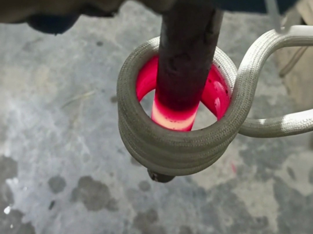 高頻加熱機加熱有多快？空心鐵管測試：幾秒可達(dá)千度