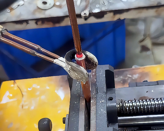 銅管和鐵管能高頻焊接嗎？實(shí)測(cè)手持式高頻焊機(jī)，效果直觀可見(jiàn)