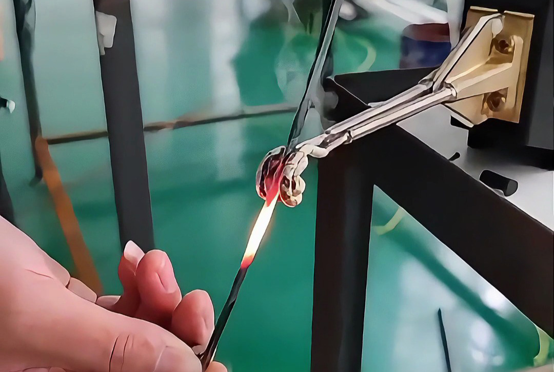 粉絲要的小型超高頻加熱機(jī)來了！220V 供電 + 6kW 功率，焊接 / 退火全適配！