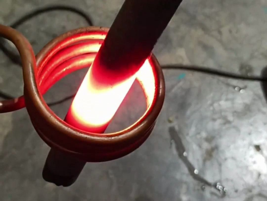 告別傳統(tǒng)加熱方式！感應(yīng)加熱設(shè)備的安全性與可靠性展示