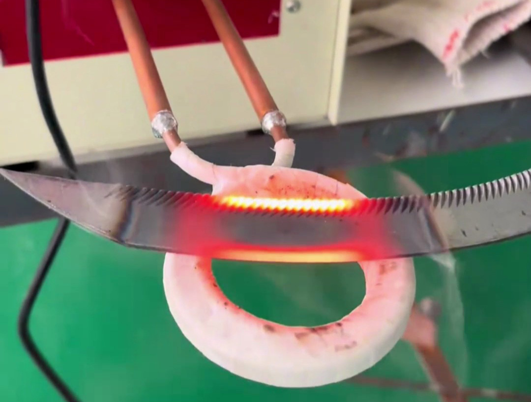 鐮刀淬火用高頻機(jī)還是超高頻淬火設(shè)備，具體還是要工藝