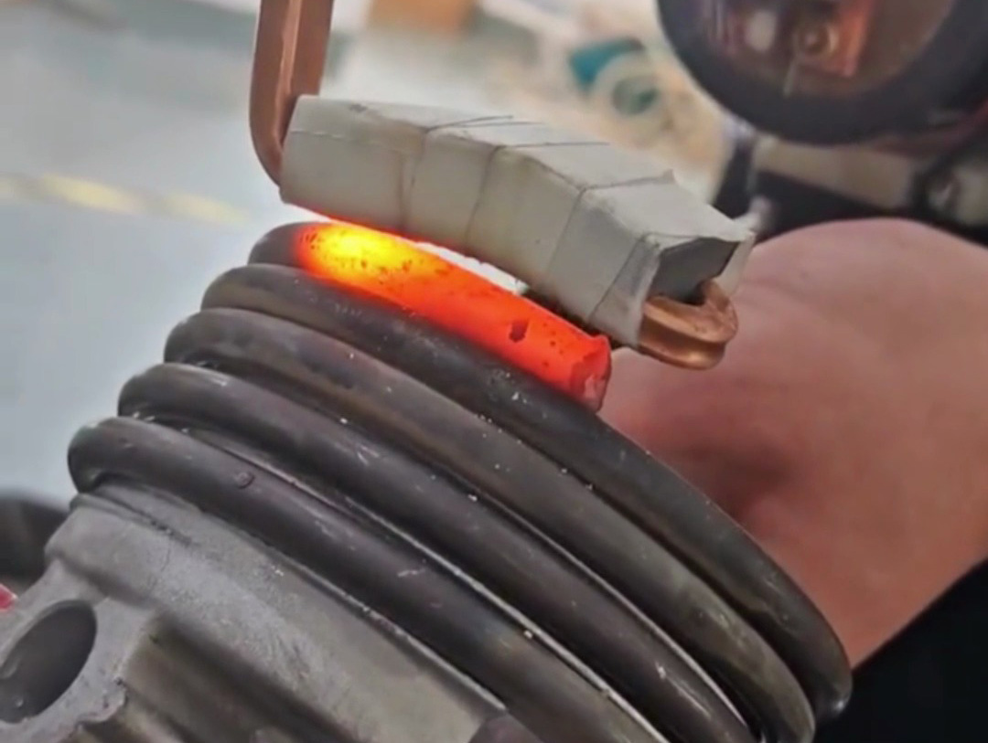 操作員親測！這款手持式高頻加熱機讓彈簧鋼熱處理變得更簡單