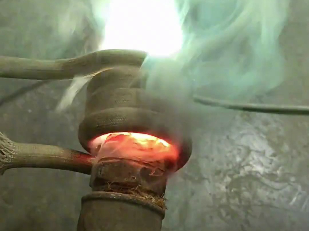 水管鍍鋅層去除太麻煩？這臺高頻加熱機讓你事半功倍！