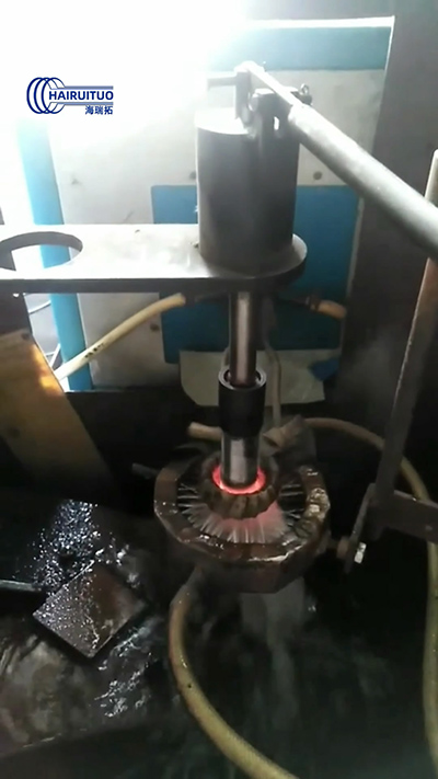 高頻淬火機(jī)床對軸類自動(dòng)化淬火 