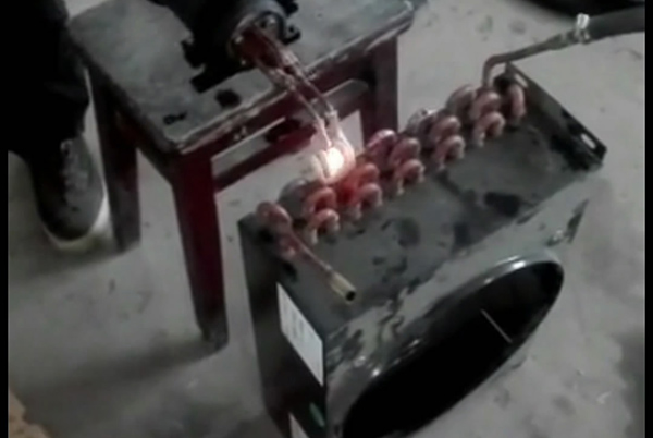  空調(diào)管道焊接 高頻感應(yīng)加熱設(shè)備 高頻釬焊 延長(zhǎng)軟線移動(dòng)開(kāi)口感應(yīng)加熱銅管焊接