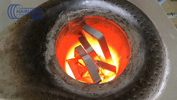 中頻感應(yīng)熔煉爐廠家 中頻感應(yīng)熔煉爐-IGBT中頻電源具有低功耗、高可靠性等特點(圖3)